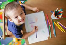 Творчество против гаджетов: почему бумажные раскраски снова в моде и как они помогают развитию ребенка